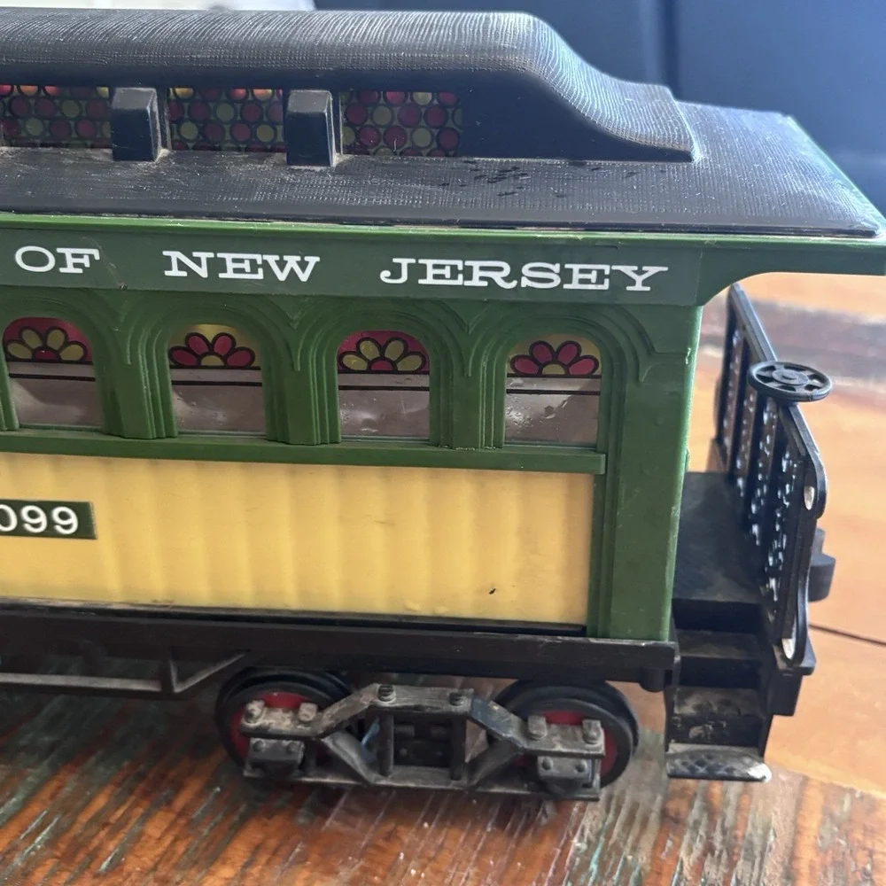 Vintage Jim Beam Green Train Passenger Car Decanter 1099 Central RR of NJ Empty